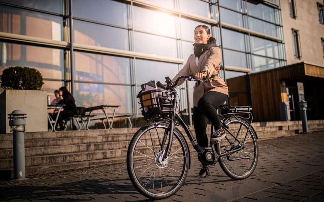 Cyklist vid Örebro Universitet.